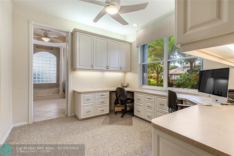 Image 23 of 38 For 7542 Tarpon Cove Cir