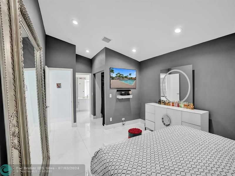 Image 17 of 42 For 10937 46th Dr