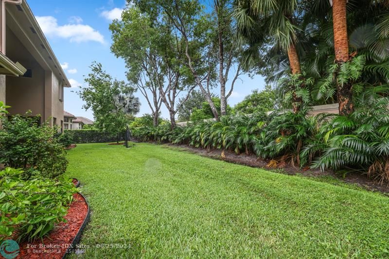 Image 67 of 98 For 10682 Versailles Blvd