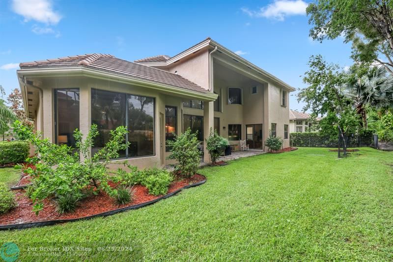 Image 68 of 98 For 10682 Versailles Blvd