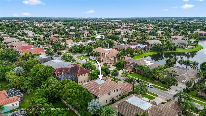 Image 80 of 98 For 10682 Versailles Blvd