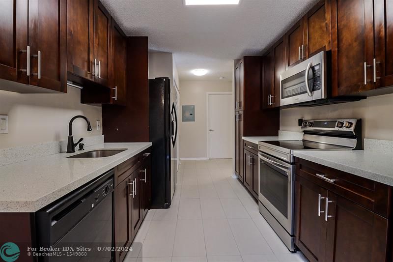 Image 6 of 39 For 4455 Carambola Cir S  2609