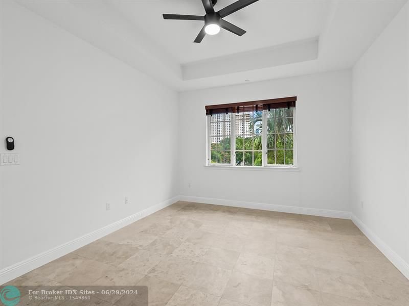 Image 16 of 39 For 506 7th St  304