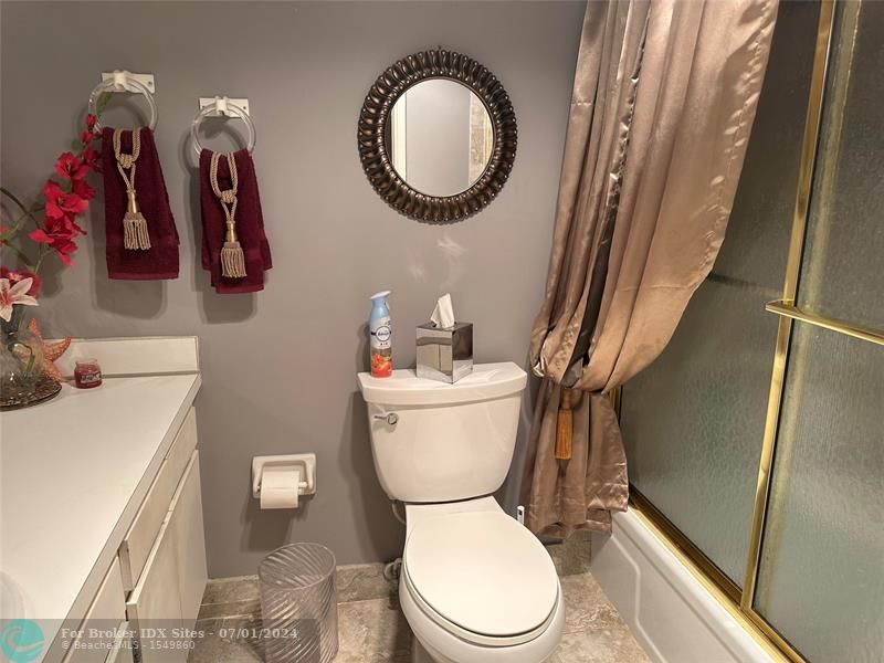 Image 11 of 17 For 605 Oaks Dr  1009