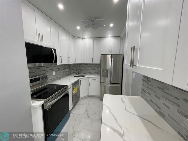 Image 2 of 73 For 649 Oakland Park Blvd  206a