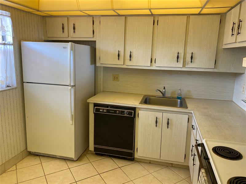 Image 9 of 23 For 3050 Holiday Springs Blvd  308