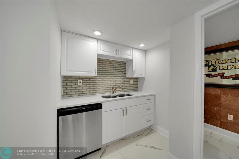 Image 12 of 30 For 905 Brickell Bay Dr  Suite 230