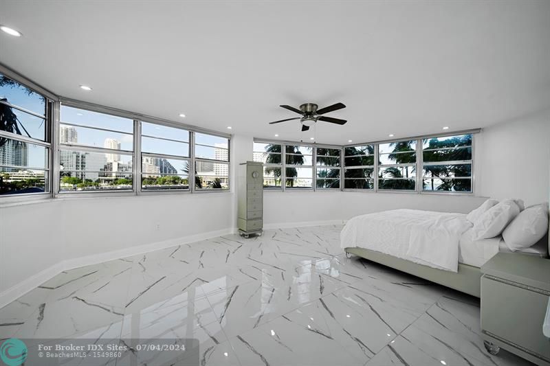 Image 16 of 30 For 905 Brickell Bay Dr  Suite 230