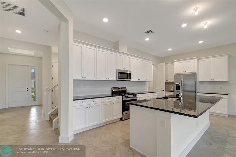 Image 12 of 66 For 15617 Longboat Key Dr