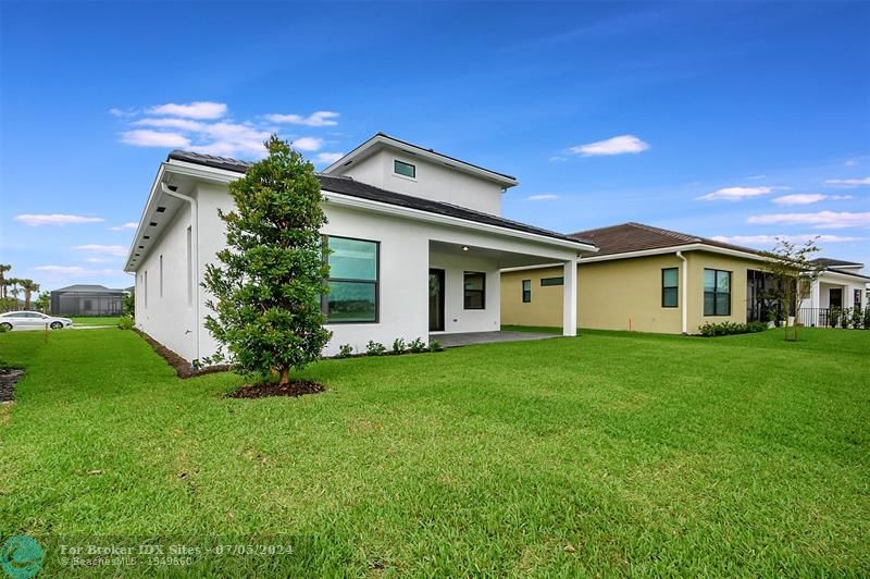 Image 33 of 66 For 15617 Longboat Key Dr