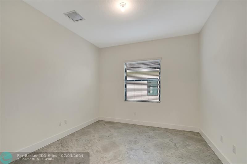 Image 42 of 66 For 15617 Longboat Key Dr