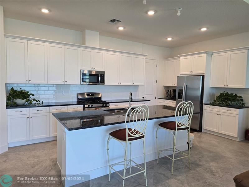 Image 7 of 66 For 15617 Longboat Key Dr