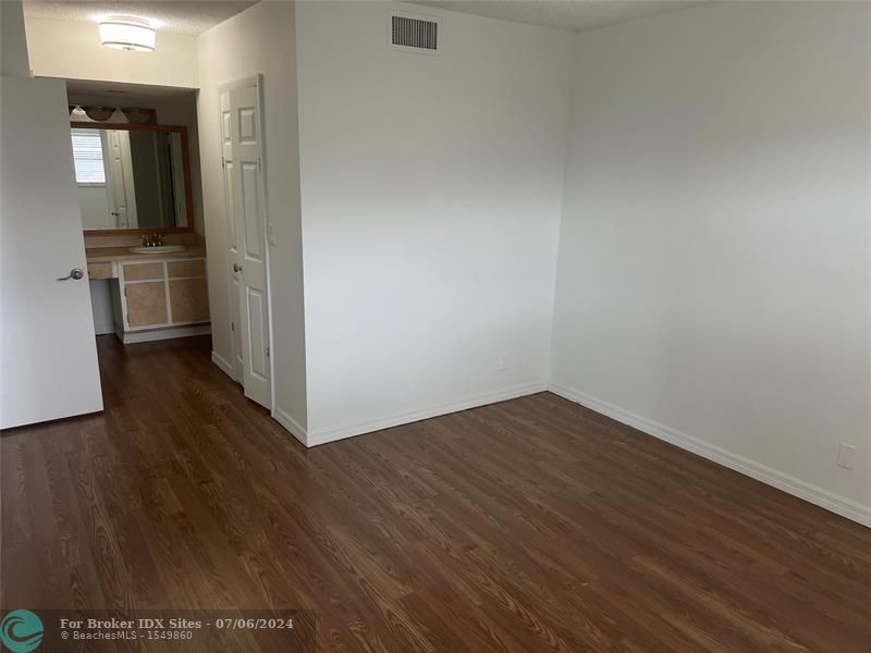 Image 26 of 60 For 10501 Broward Boulevard  307