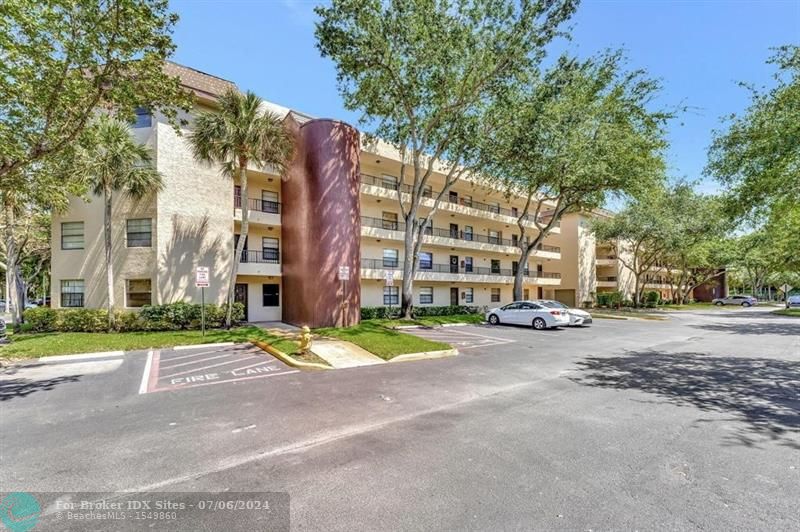 Image 4 of 60 For 10501 Broward Boulevard  307