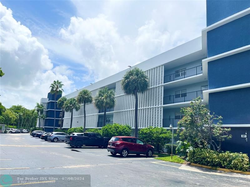 Details for 877 195th St  320, Miami, FL 33179