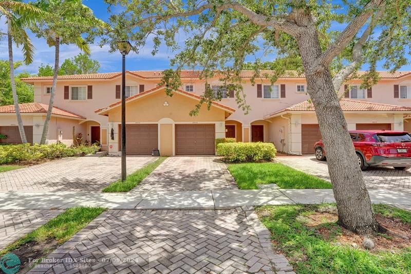 Details for 8806 Isles Cir, Tamarac, FL 33321