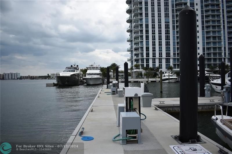 Image 11 of 14 For 17211 Biscayne Blvd #064