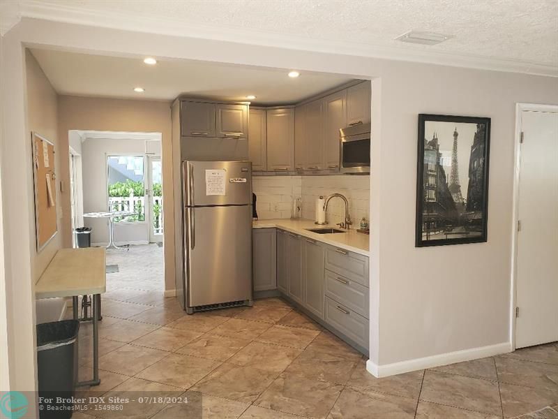 Image 12 of 19 For 659 Oakland Park Blvd  108-c