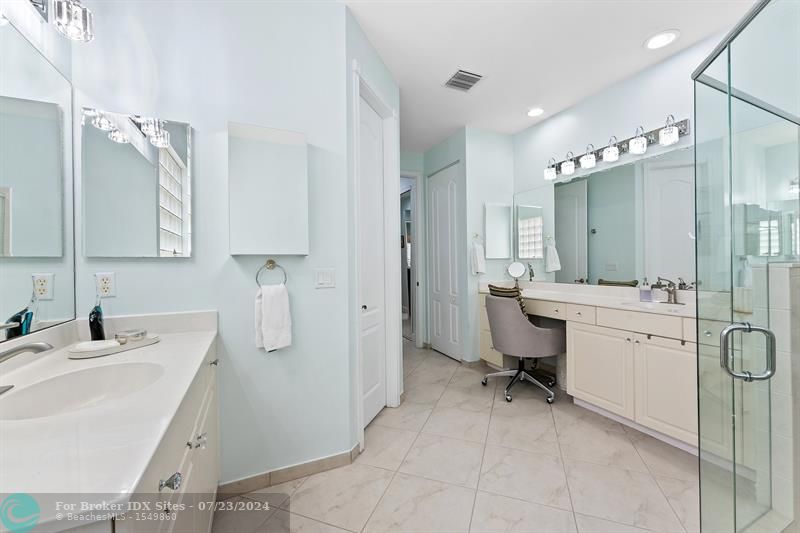 Image 18 of 44 For 7030 Vesuvio Pl