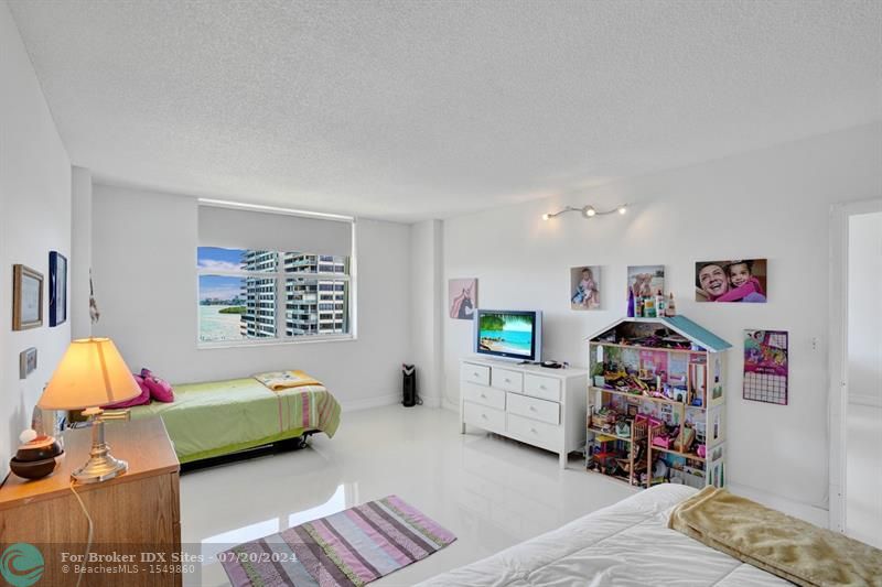 Image 5 of 24 For 11111 Biscayne Blvd  1225