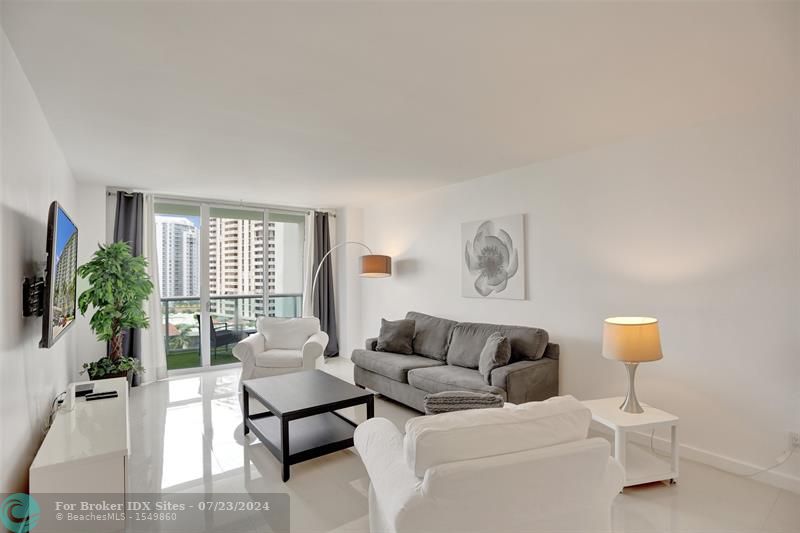 Image 17 of 62 For 19390 Collins Ave  1111