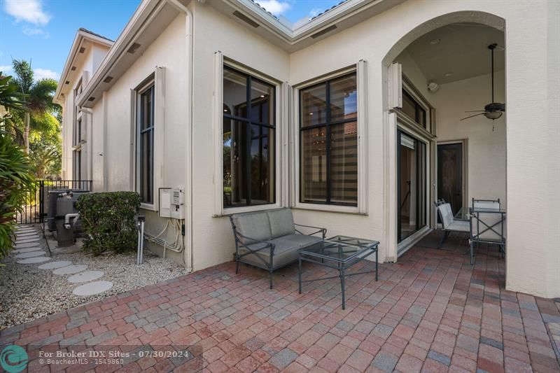 Image 42 of 100 For 17760 Villa Club Way