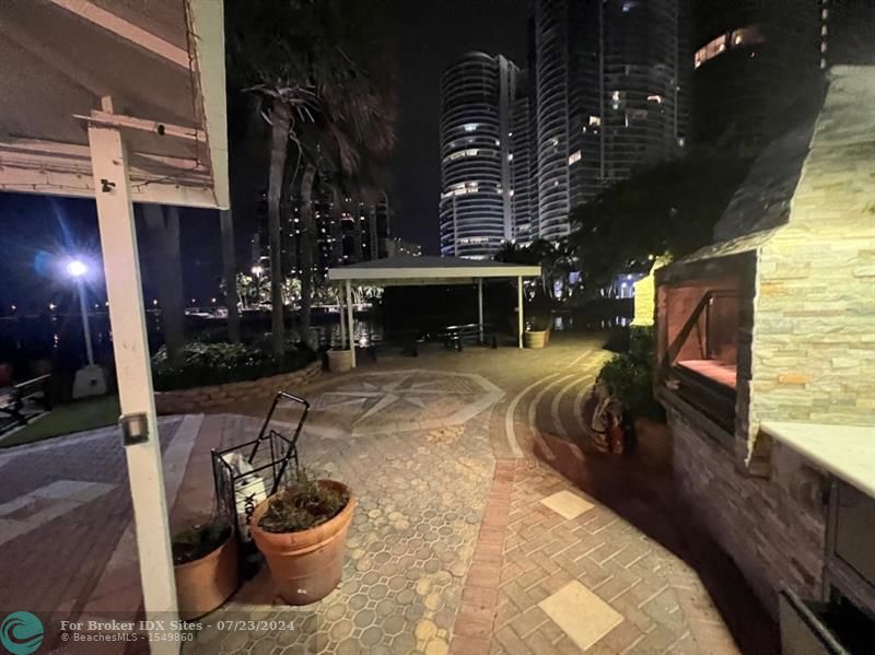 Image 10 of 18 For 1925 Brickell Ave  804-805