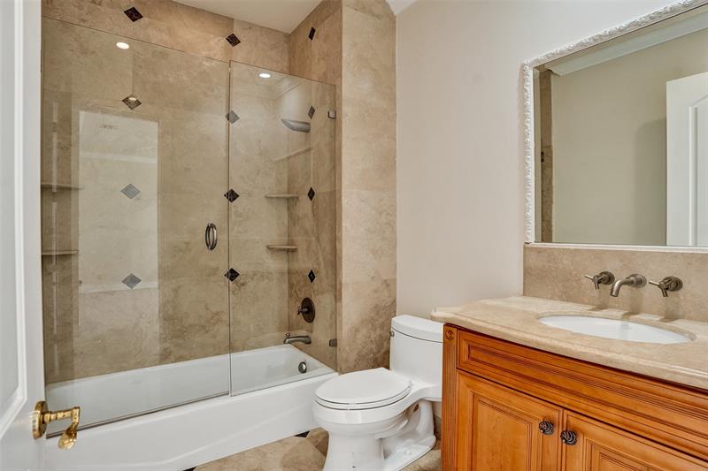 Image 24 of 89 For 3061 43rd St