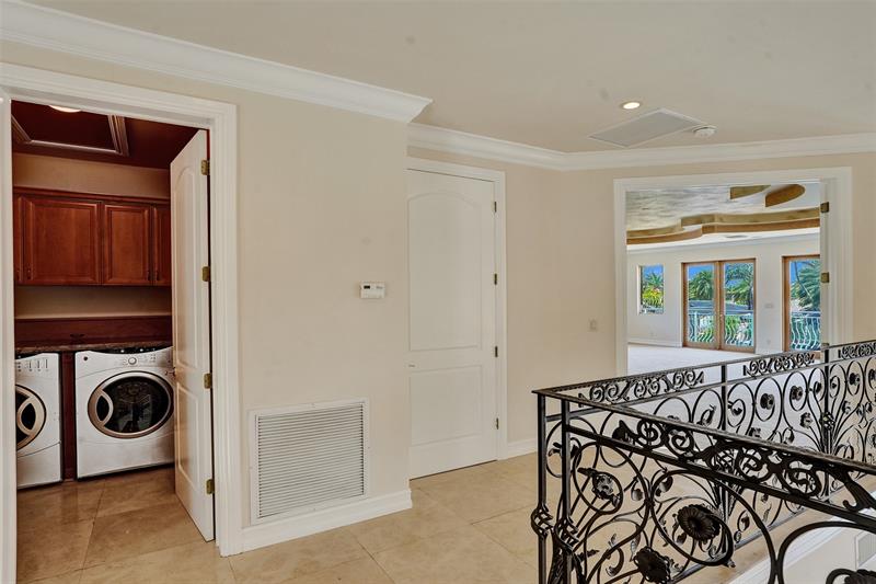 Image 33 of 89 For 3061 43rd St