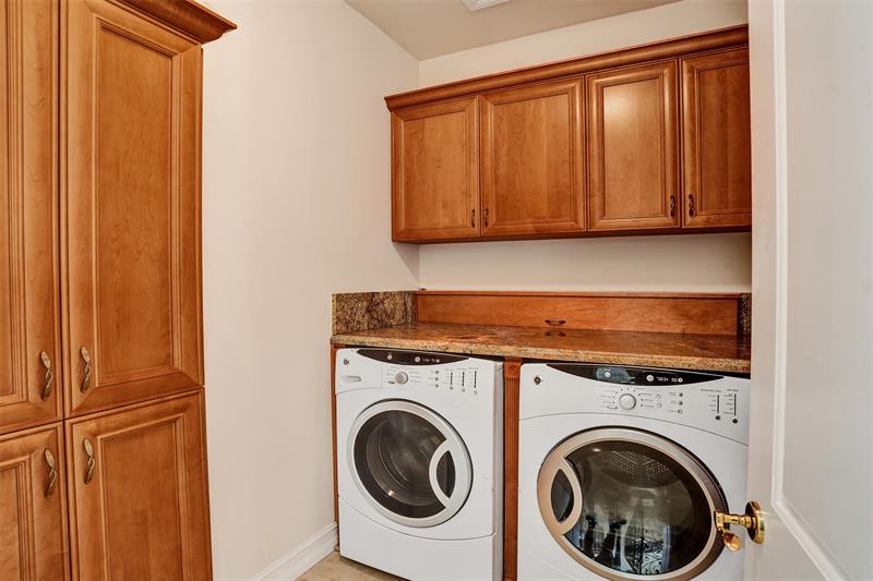 Image 34 of 89 For 3061 43rd St