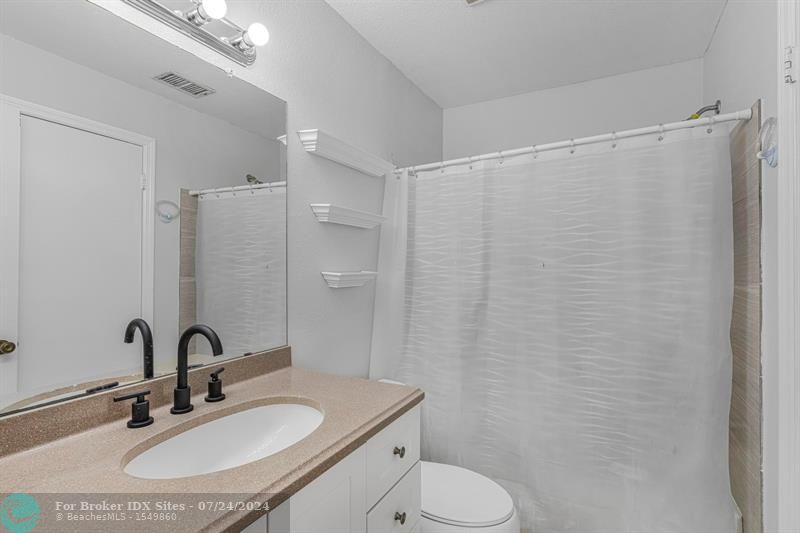 Image 17 of 25 For 2846 University Dr  4102