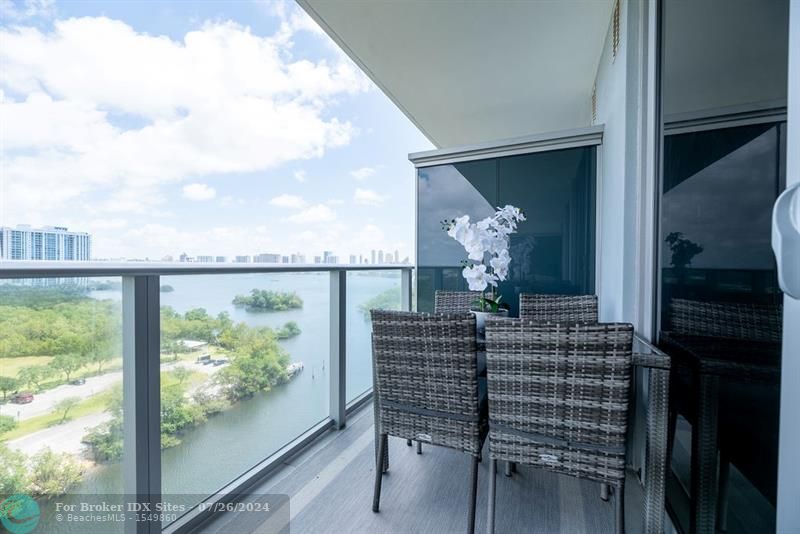 Image 25 of 50 For 16385 Biscayne Blvd  1202