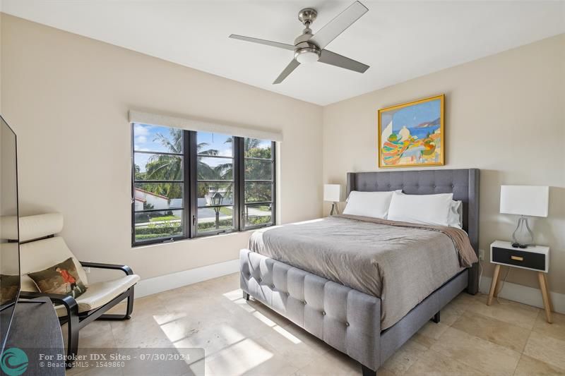 Image 11 of 26 For 2409 Ocean Blvd  327