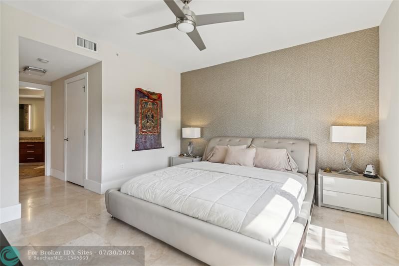 Image 17 of 26 For 2409 Ocean Blvd  327