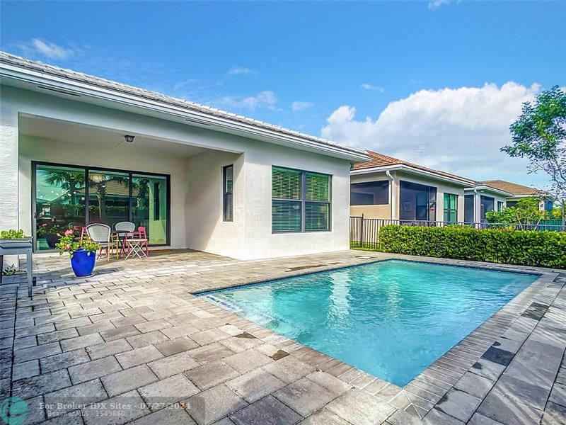 Image 37 of 47 For 16047 Key Biscayne Ln