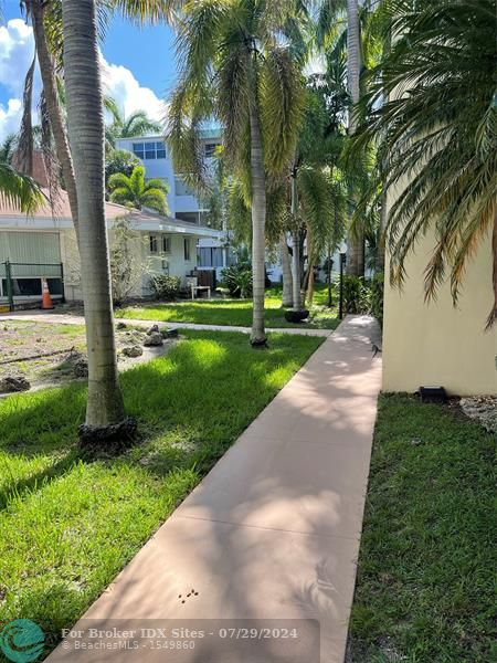 Image 4 of 23 For 1333 Hallandale Beach Blvd  113