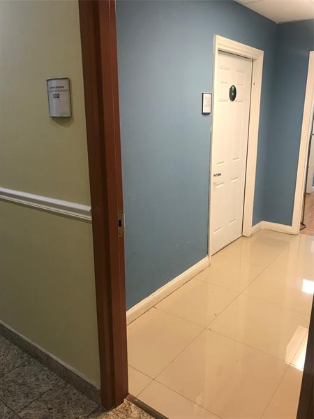 Image 5 of 6 For 4000 State Road 7  302-a