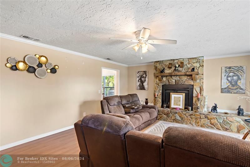 Image 4 of 24 For 1593 Esterbrook Ln