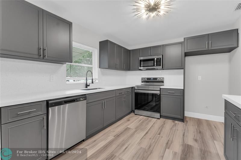 Image 18 of 21 For 14042 Campanelli Drive