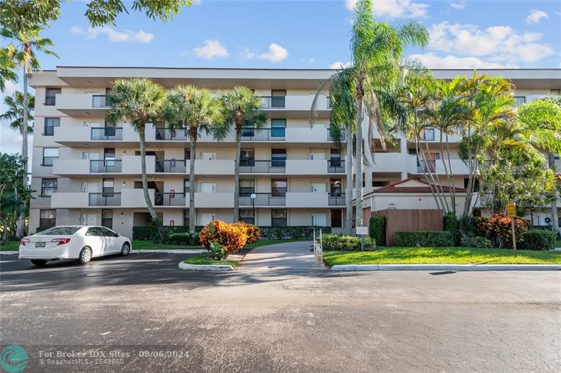 2767 Carambola Cir  402