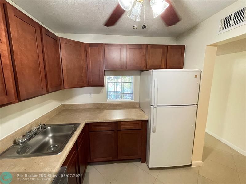 Image 4 of 17 For 7920 Colony Cir  203