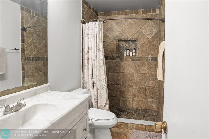 Image 10 of 14 For 5450 Lakewood Cir  C