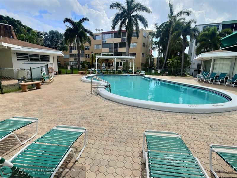 Image 13 of 14 For 1333 Hallandale Beach Blvd  313