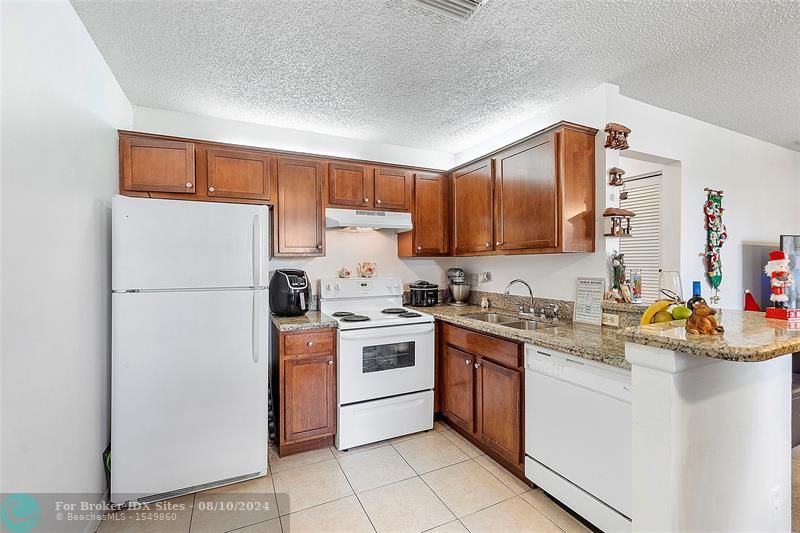 Image 3 of 10 For 2872 Coral Springs Dr  2872