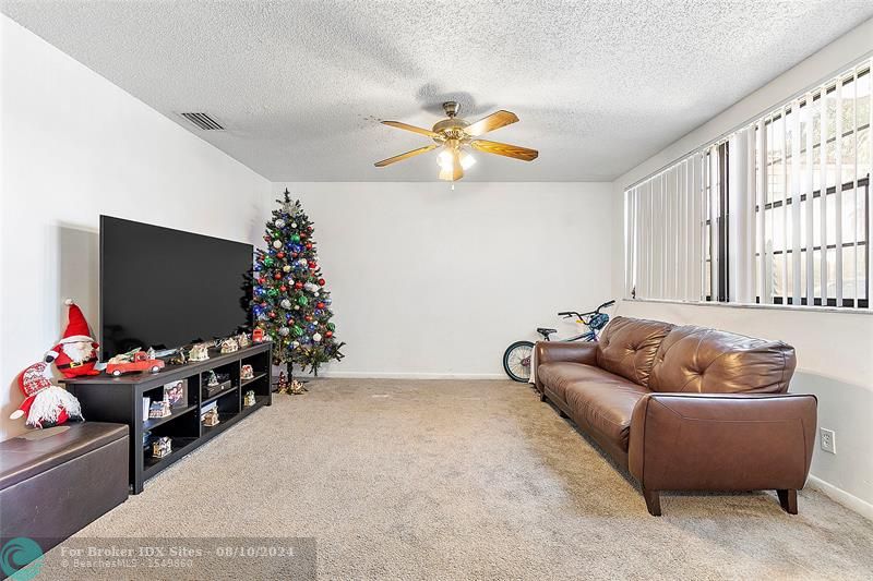 Image 5 of 10 For 2872 Coral Springs Dr  2872