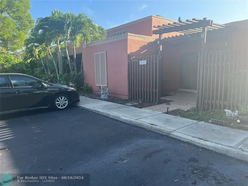 Details for 1611 Palmetto Ln, Pembroke Pines, FL 33026