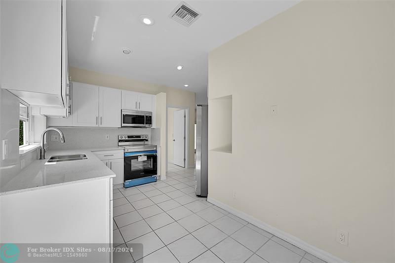 Image 13 of 48 For 11285 Lakeview Dr  35-j