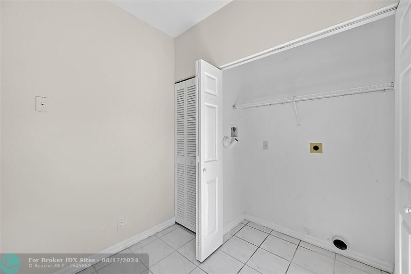 Image 14 of 48 For 11285 Lakeview Dr  35-j