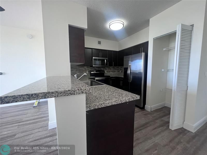 Details for 987 37 Ave  610, Miami, FL 33135