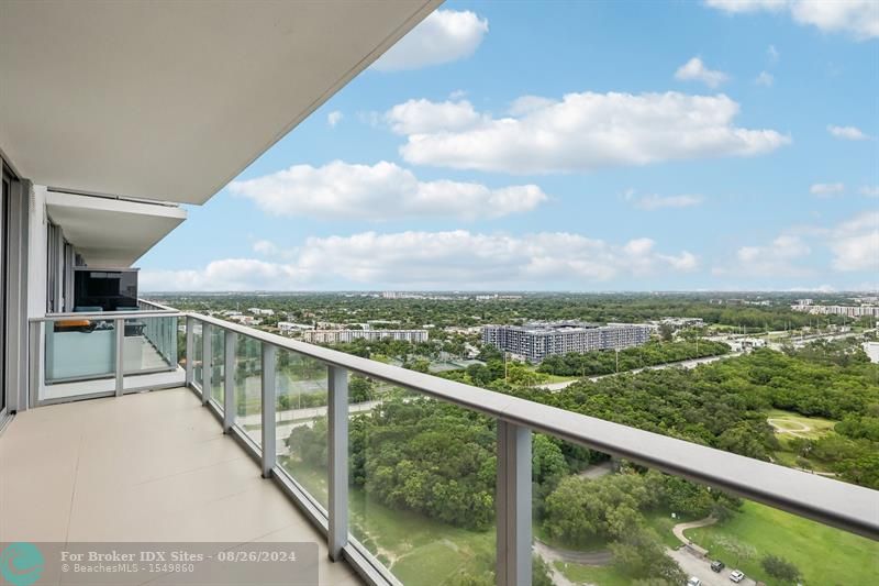 Image 23 of 44 For 16385 Biscayne Blvd  2606